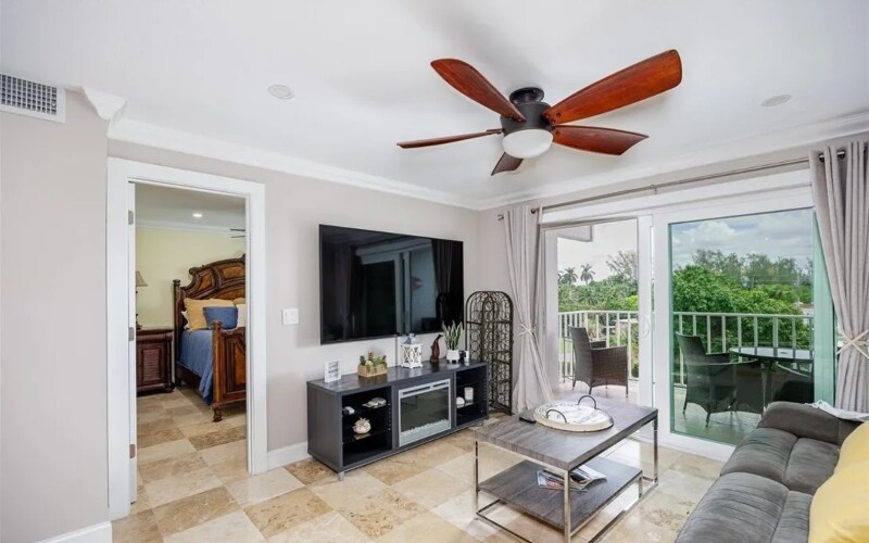 Building Photo - 2885 Palm Beach Blvd