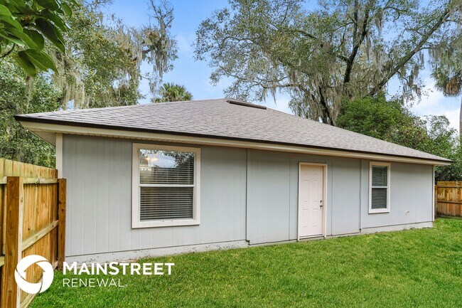 Building Photo - 611 Gum St