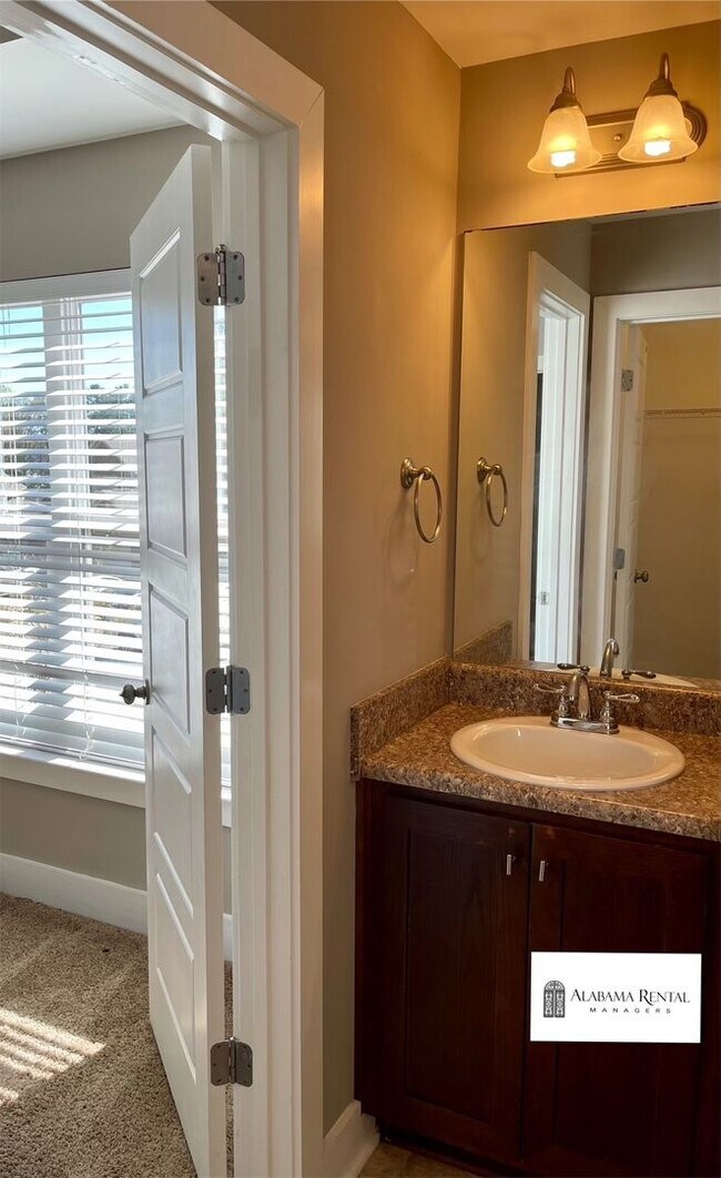 Building Photo - Townhome for rent in Chelsea!  Available to View Now!!!  DEPOSIT PENDING!!!