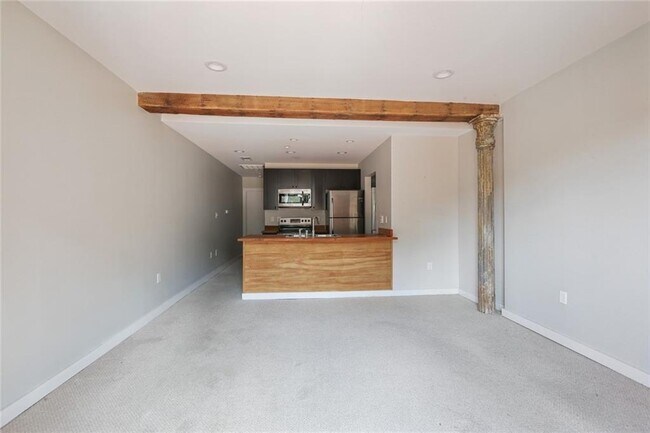 Building Photo - 709 Jackson Ave