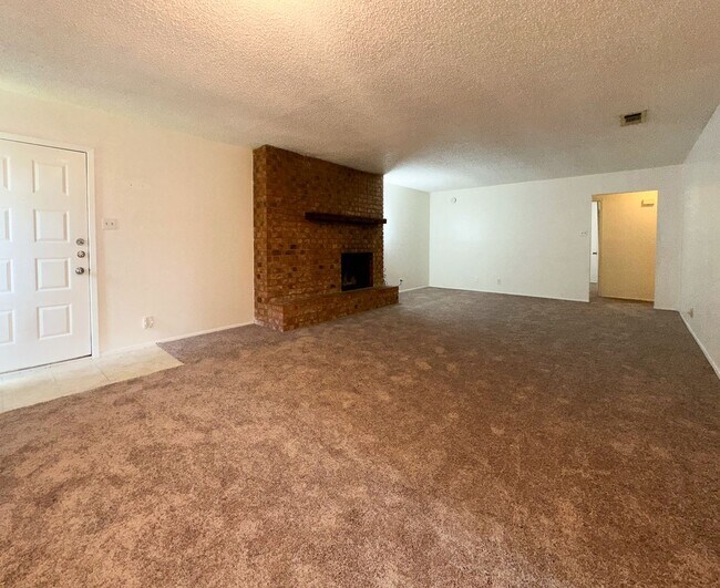 Building Photo - 2402 Paul Revere St