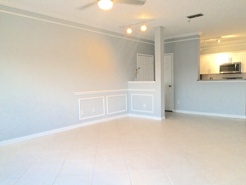Building Photo - 4345 Bayside Village Dr