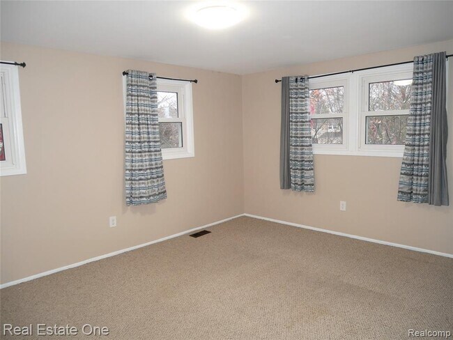 Building Photo - 5082 Buckingham Pl Dr