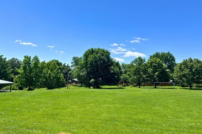 Building Photo - 2509 Hollyhock Dr