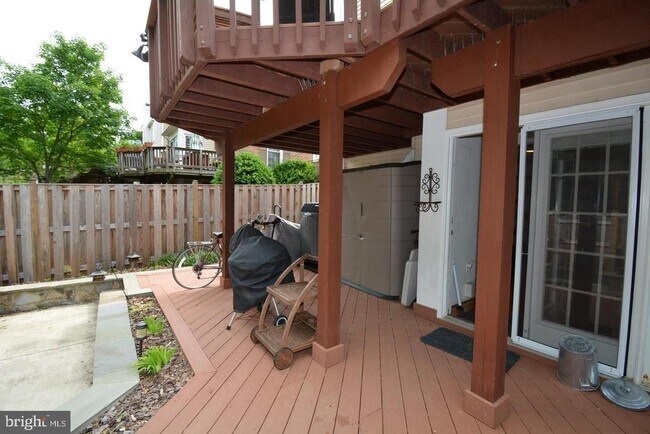 Building Photo - 6153 Summer Park Ln