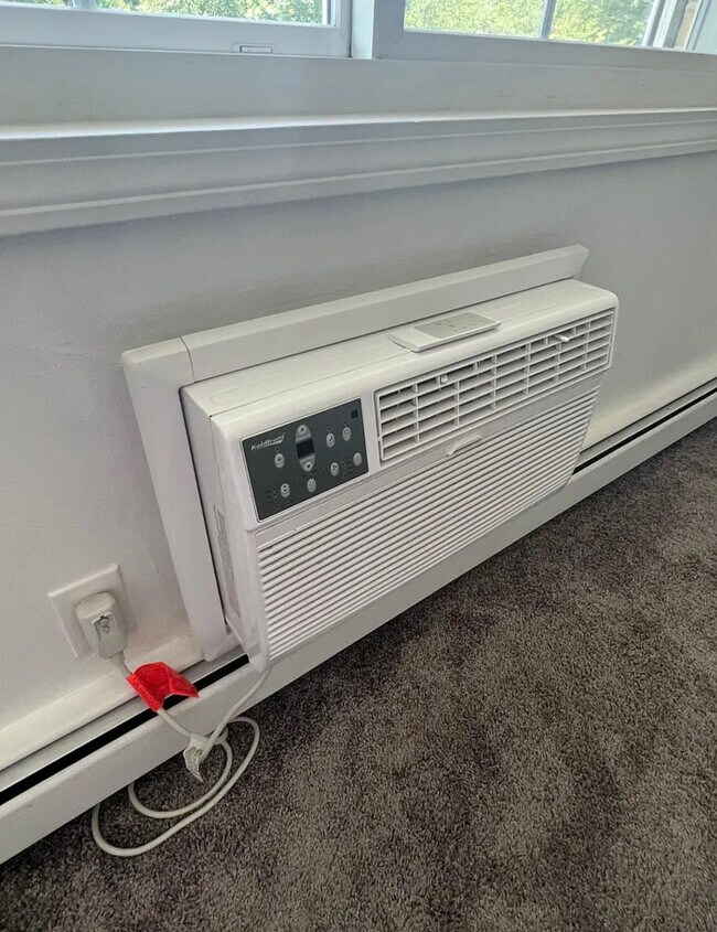 Building Photo - 379 Huse Rd