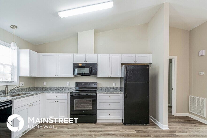 Building Photo - 10 Katz Ln