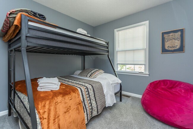 Building Photo - 3 Bedroom Home in Massanutten!!!