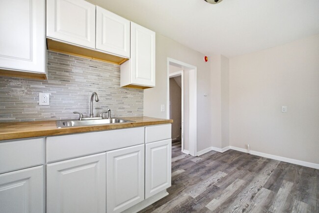 Building Photo - 3881 W 117th St