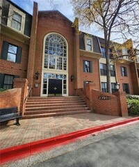 Building Photo - 23311 Plantation Dr NE