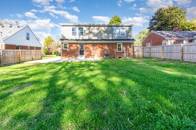Building Photo - 358 Sheridan Dr