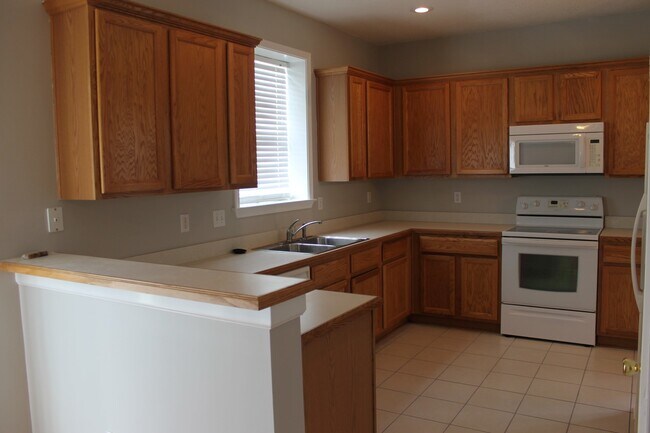 Building Photo - Single Family Home in Godley Park