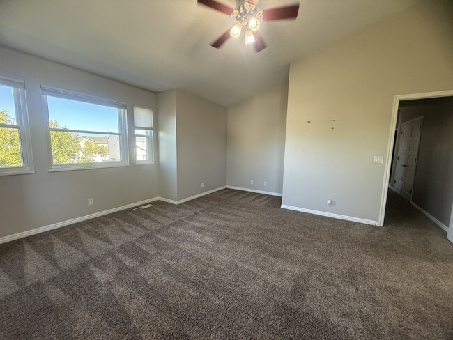 Building Photo - 137 Stern Ct