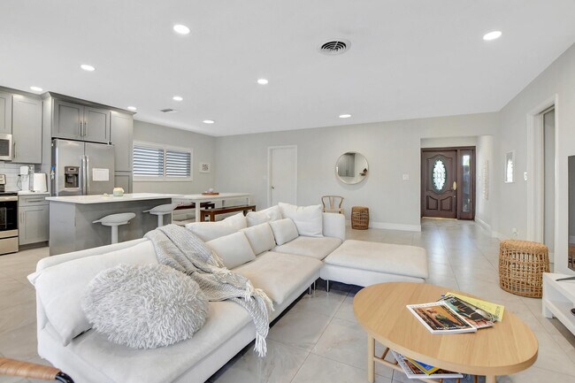 Building Photo - 1300 SW 13th St