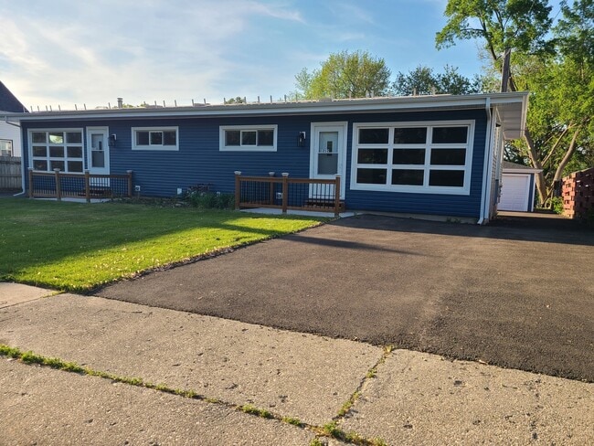 Primary Photo - 1212 Indian Ave