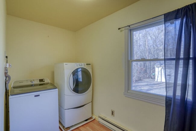 Building Photo - Just What You Have Been Looking For a Single Family Ranch in a Quaint Country Setting