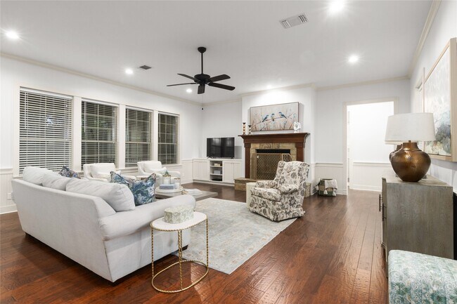 Building Photo - 6130 Homeland Ln