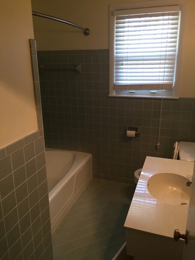 Building Photo - GREAT LOCATION!! Nicely updated home!!