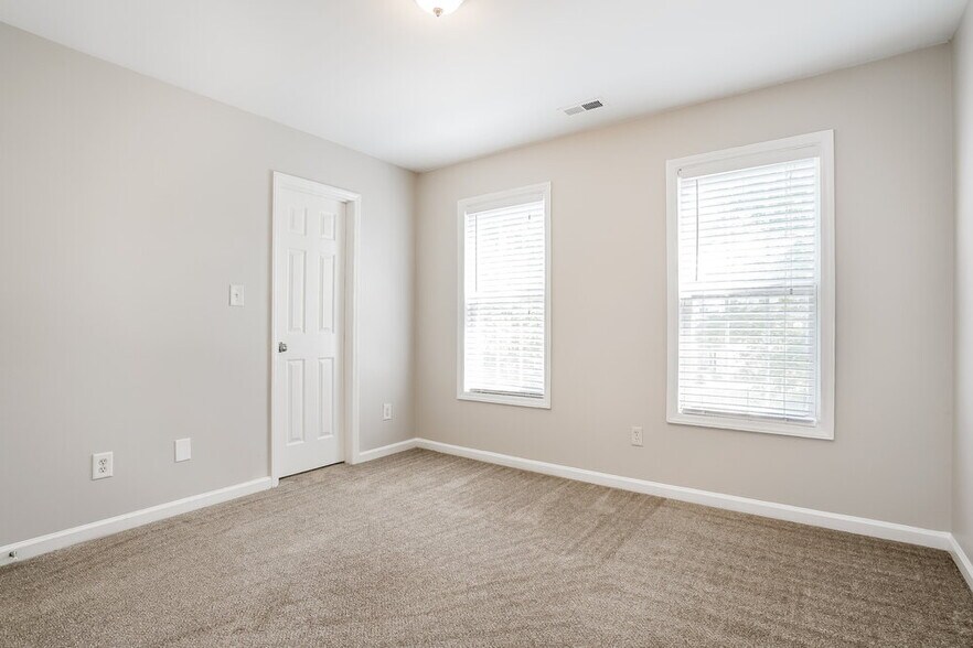 Building Photo - 8015 Marsh Hollow Dr