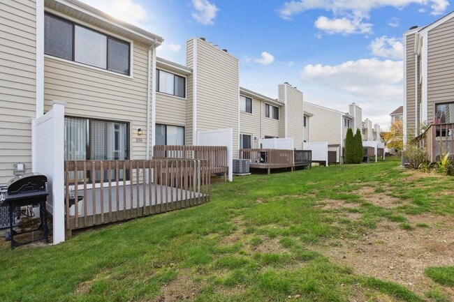 Building Photo - 335 Monticello Dr