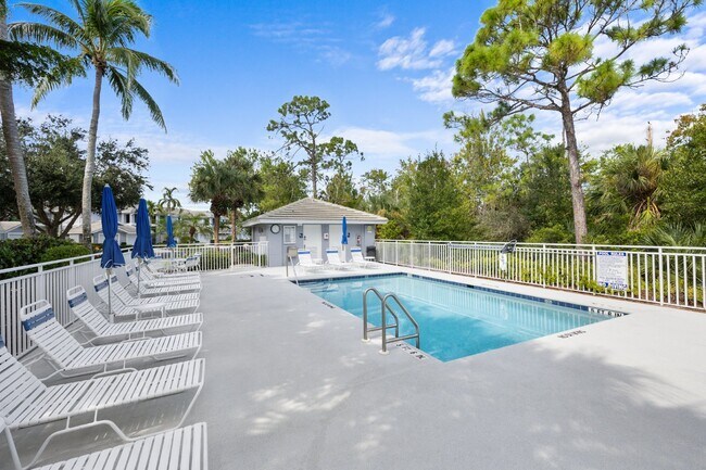 Building Photo - Tarpon Cove condo - close to the beach. Yacht club membership is available.