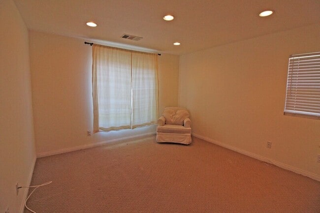 Building Photo - 28440 Mirabelle Ln