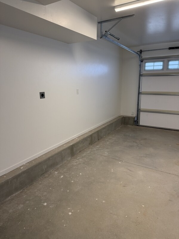 Building Photo - 361 W 400 S