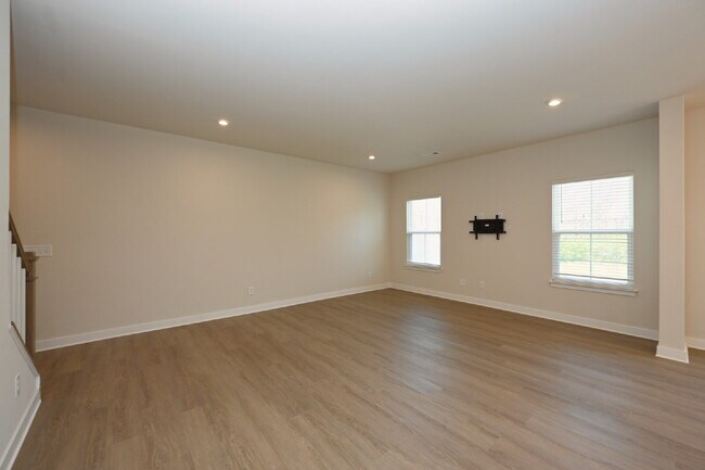 Building Photo - Updated Gallatin Townhome | 3BR + Garage, W/D Included