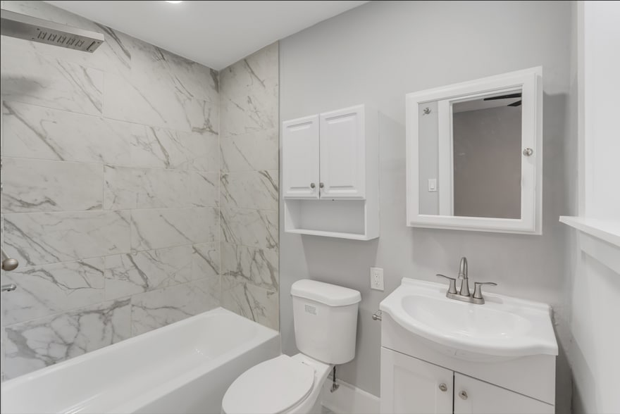 Building Photo - 615 Vernon Rd