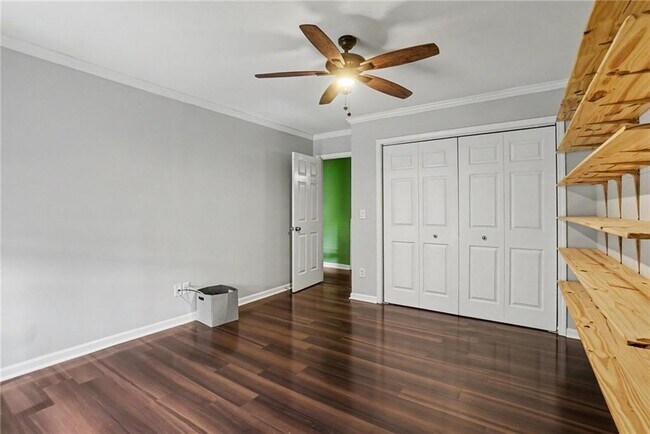 Building Photo - 1006 Creatwood Cir