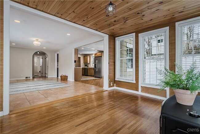 Building Photo - 63 Higby Rd