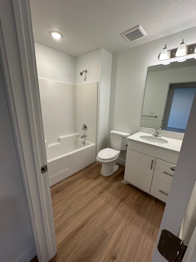 Building Photo - 33 N 460 W