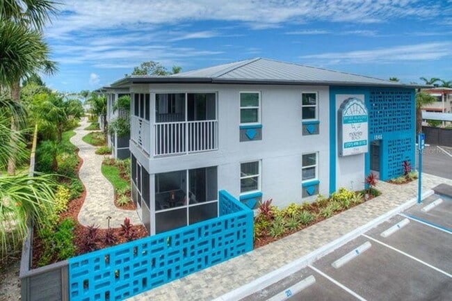 Building Photo - 1846 Shore Dr S