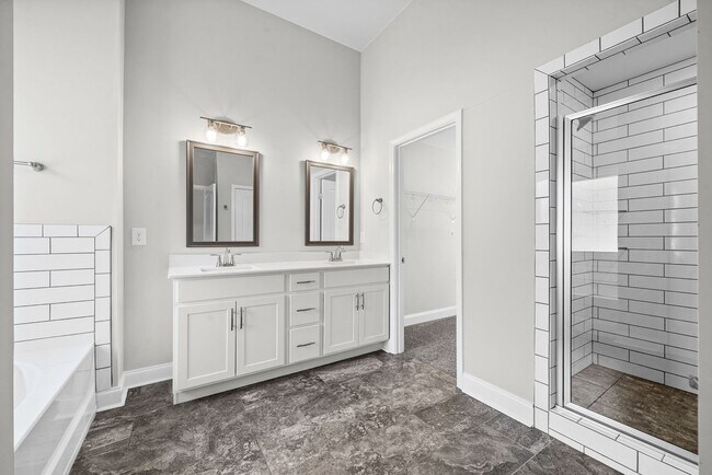 Building Photo - Pet Friendly Four Bedroom!
