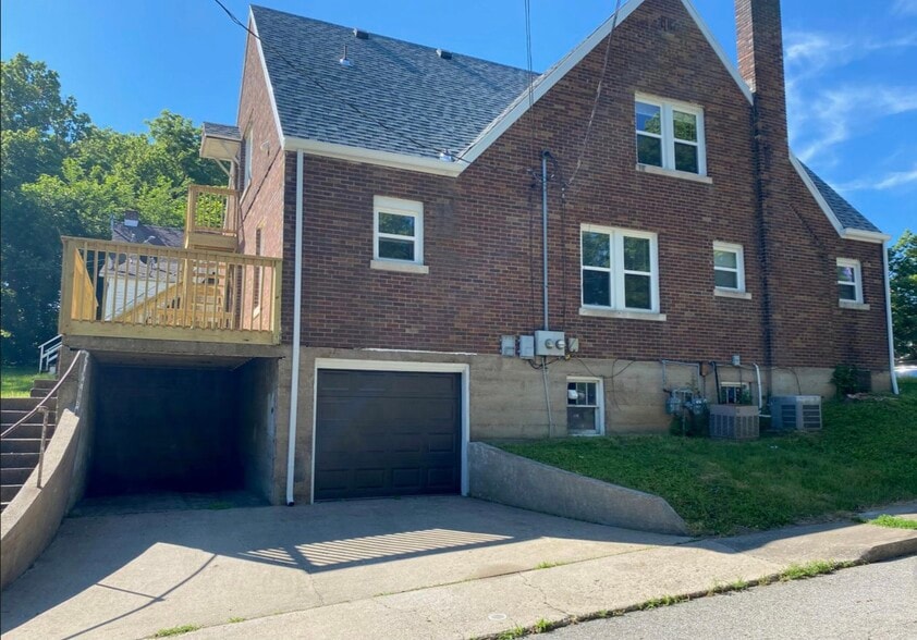 Side - 1103 E McCarty St