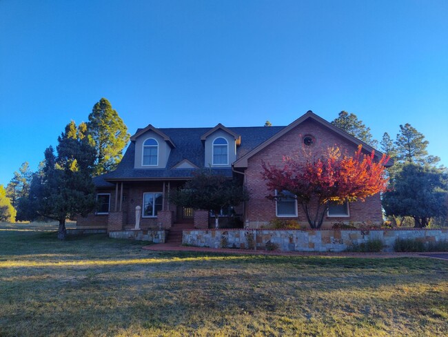 Building Photo - Stunning Executive Home in Timber Ridge!