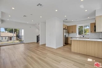 Building Photo - 10828 Hesby St