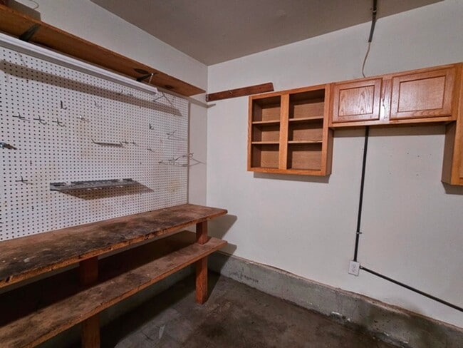 Building Photo - 3Bd/2Ba Single Story Home-Available to View!