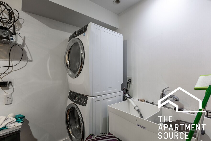 Building Photo - 1939 N Winchester Ave