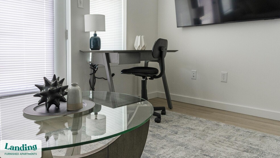 Building Photo - 650 N Main St