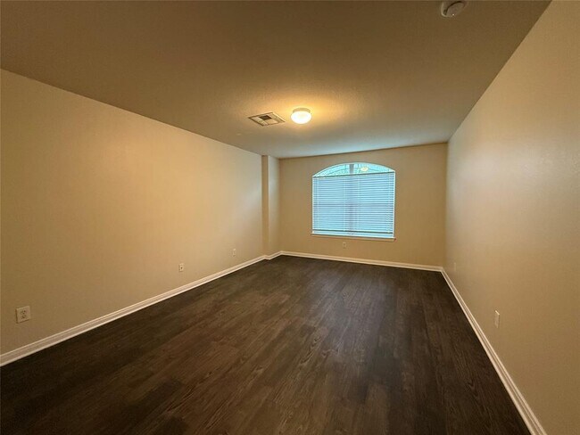 Building Photo - 1209 Laurel Oak Trail