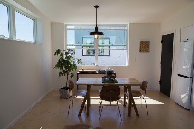 Building Photo - 636 North Prospect Street