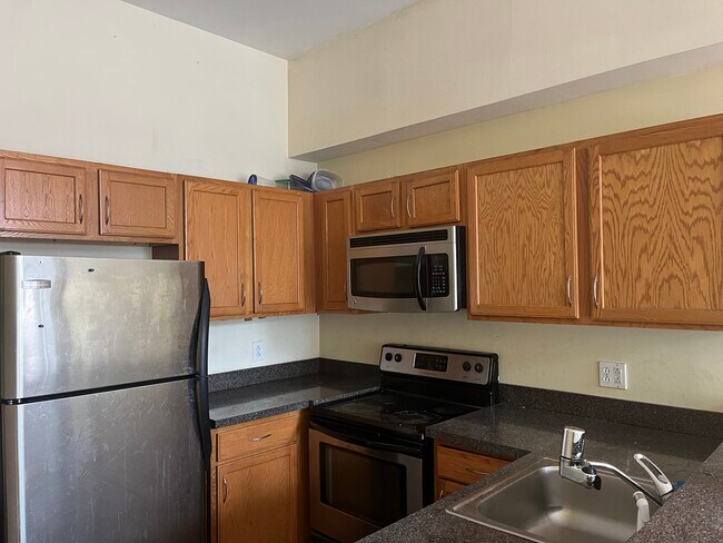 Building Photo - 4056 Chestnut St