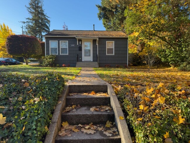 Building Photo - MOVE IN SPECIAL - Charming 2 Bed 1 Bath Home on Fenced Corner Lot in desired South Salem Neighbor...