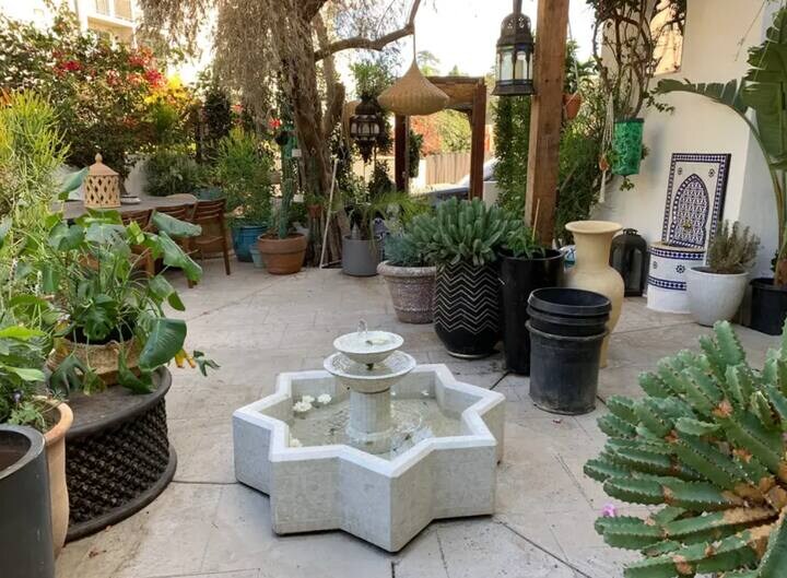 Building Photo - 1126 N Hoover St