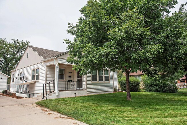 Building Photo - 1609 13th Avenue - B