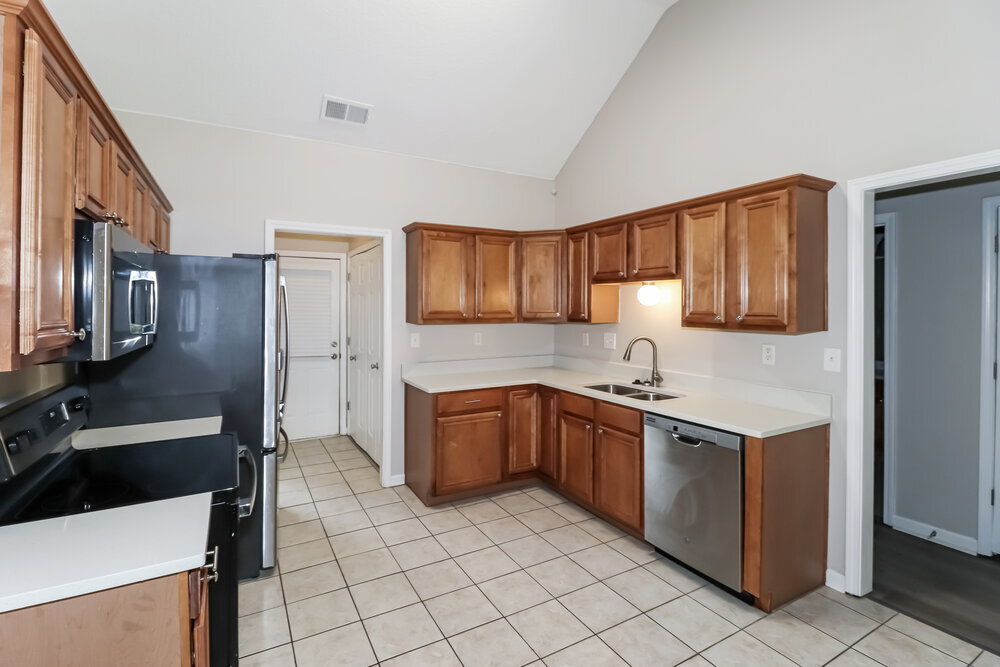 Building Photo - 185 Village Dr