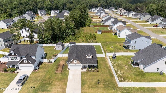 Building Photo - 2025 Alder Ln