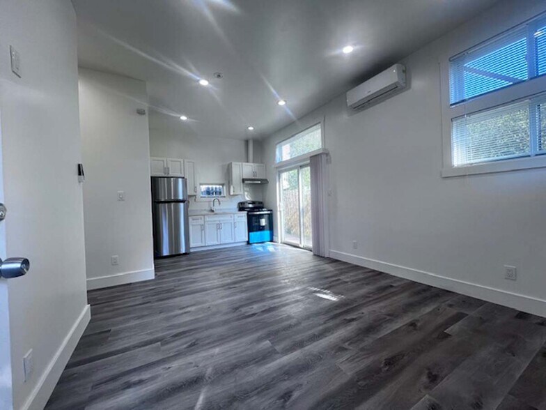 Building Photo - 720 37th St