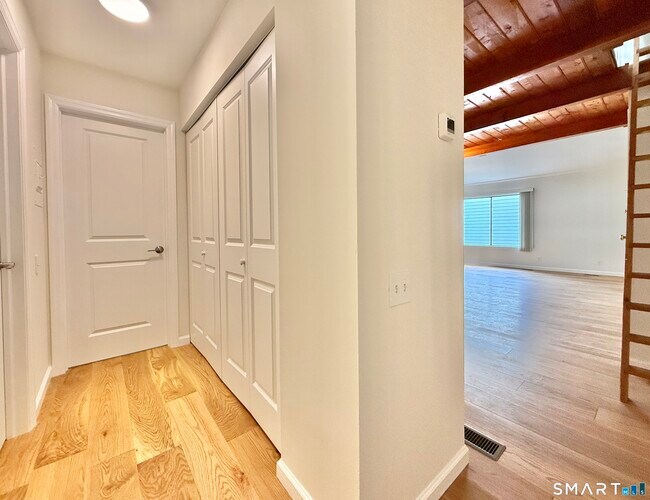 Building Photo - 64 Olcott Way